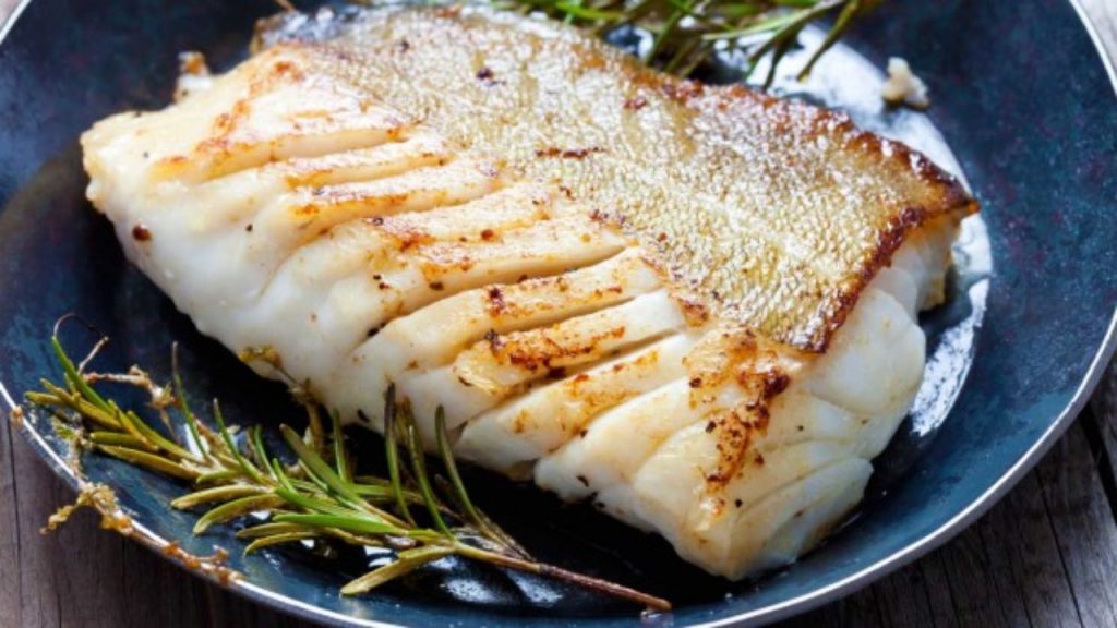 O peixe preparado com alecrim tem um sabor todo especial. Descubra como fazer de forma fácil e rápida.